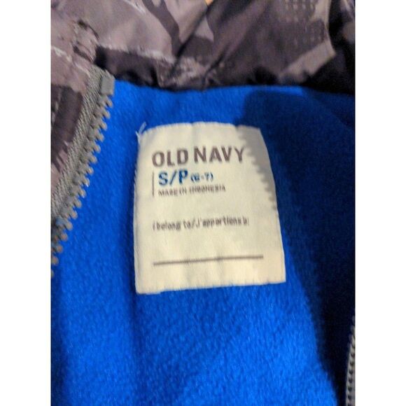 Old navy boys puffer vest size 6-7 - Picture 2 of 3